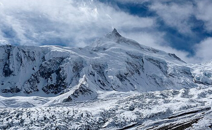 manaslu treks
